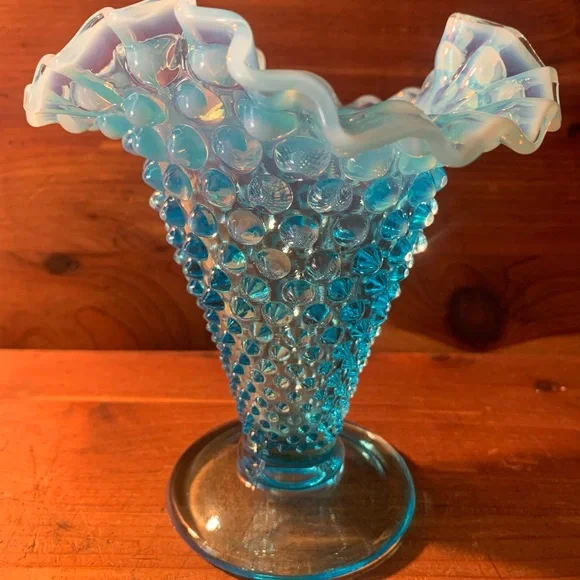 Vintage Fenton Blue Opalescent Hobnail Ruffled Pedestal 6” Vase- Art Collectible - Picture 4 of 11